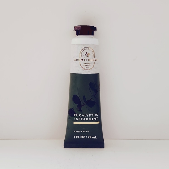 ⭐4/$15 Bath & Body Works Aromatherapy Eucalyptus Spearmint Hand Cream - Picture 1 of 5